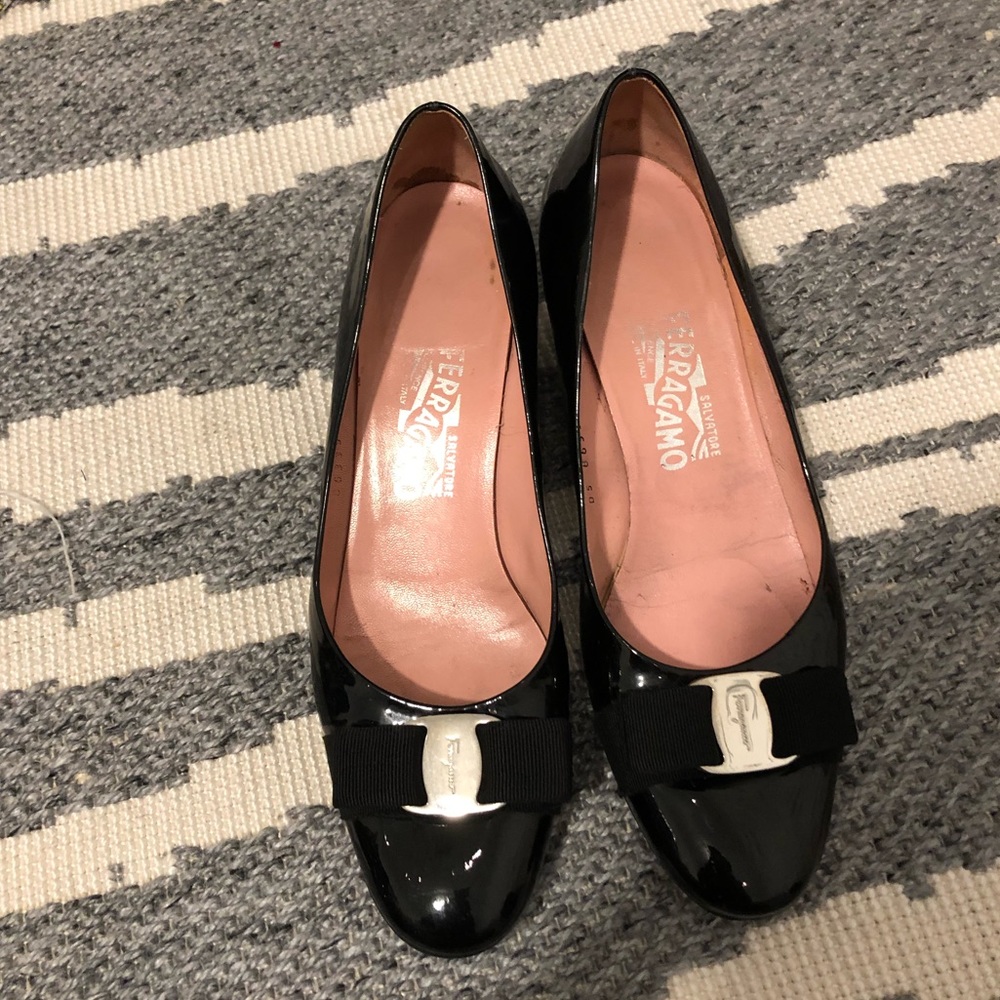 LKN Ferragamo varina black kitten heel 7.5B